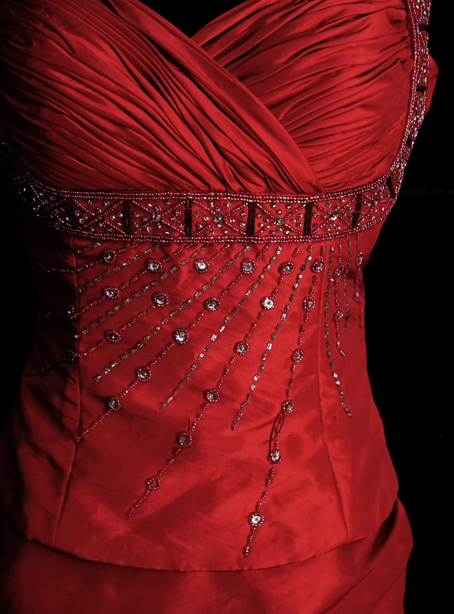 Klassisches, trägerloses Meerjungfrauen-Abendkleid im Retro-Stil der 1950er Jahre aus burgunderrotem Satin mit Faltenrock, Modell N831
