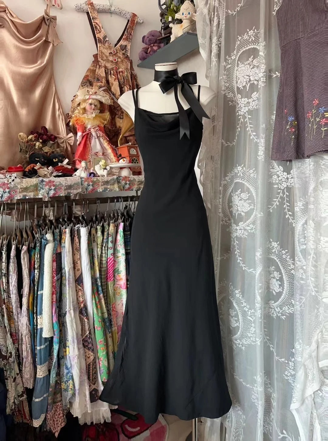 Robe de bal longue sirène rétro chic à fines bretelles, en mousseline noire, style années 50, référence N841