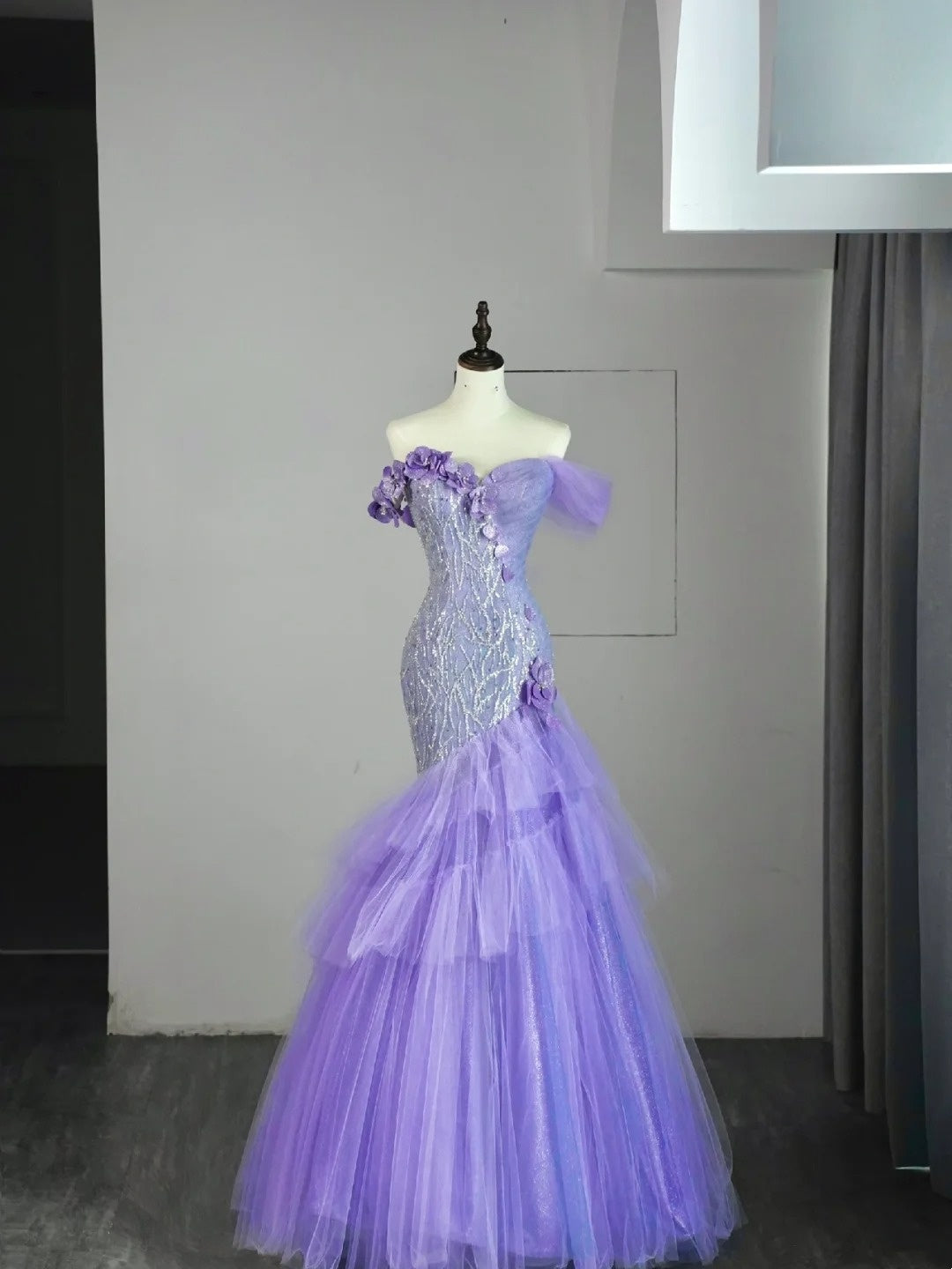 Robe de bal longue en tulle lilas, épaules dénudées, style sirène, N851