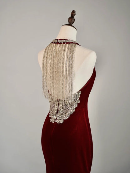 Einfaches, langes Meerjungfrauen-Abendkleid aus burgunderrotem Samt mit Perlenstickerei, Abendkleid N854