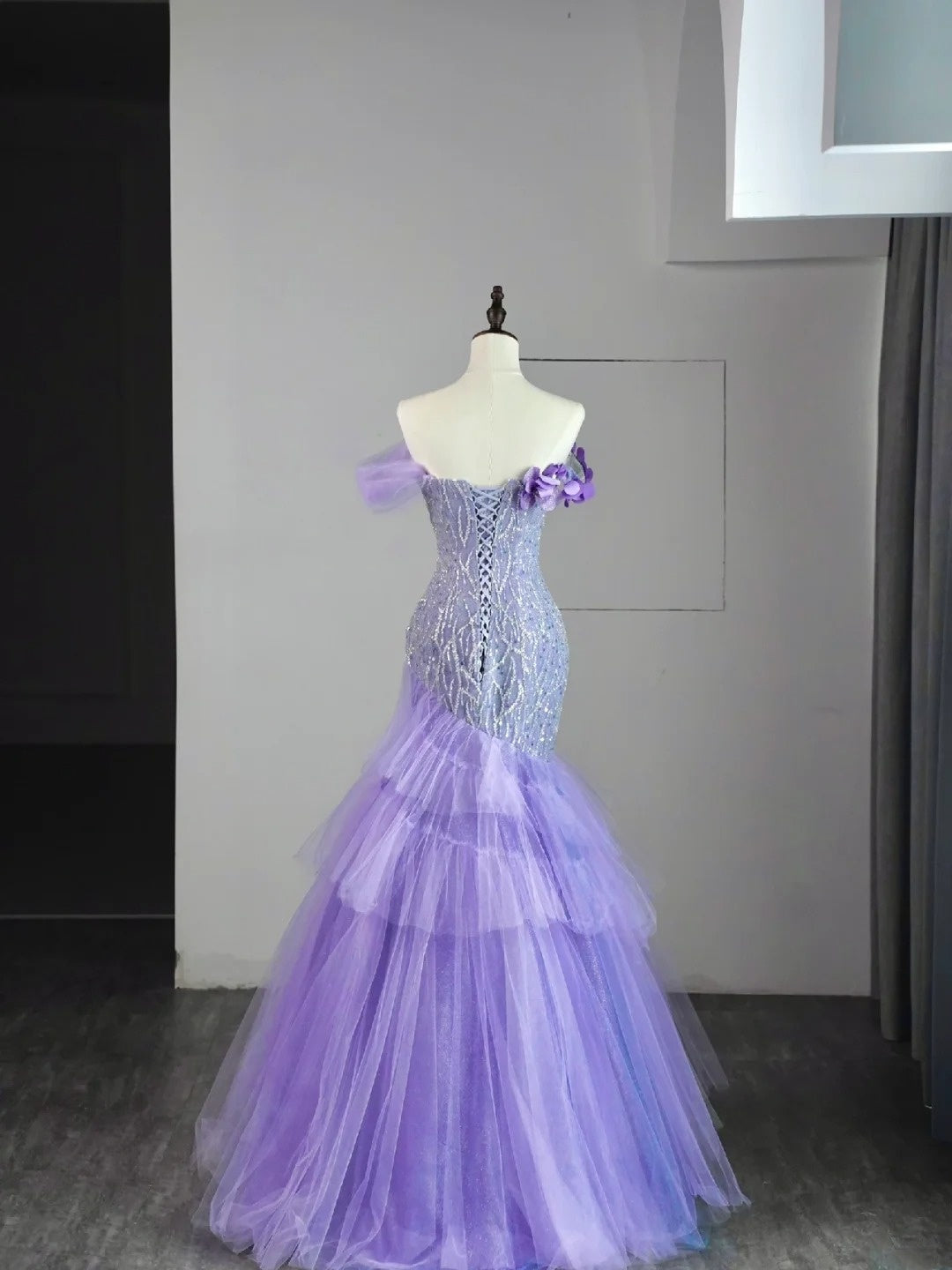 Robe de bal longue en tulle lilas, épaules dénudées, style sirène, N851