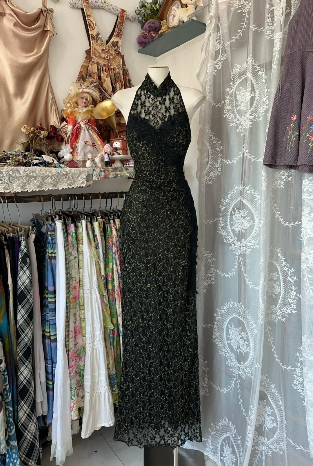 Robe de bal longue en dentelle noire élégante, col montant et fourreau, idéale pour une soirée, un 21e anniversaire ou une remise de diplôme (N856)
