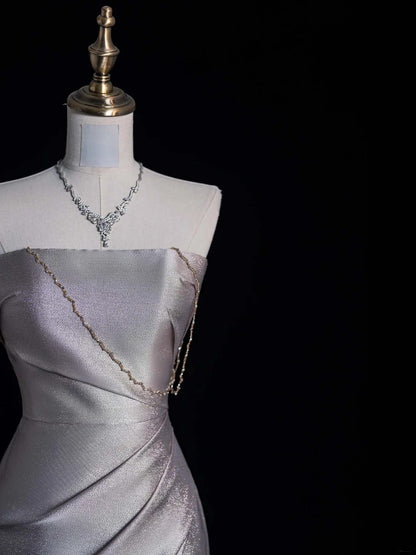 Elegantes, trägerloses Meerjungfrauen-Abendkleid aus silbergrauem Satin mit Schlitz im Stil der 1950er Jahre, Modell N865