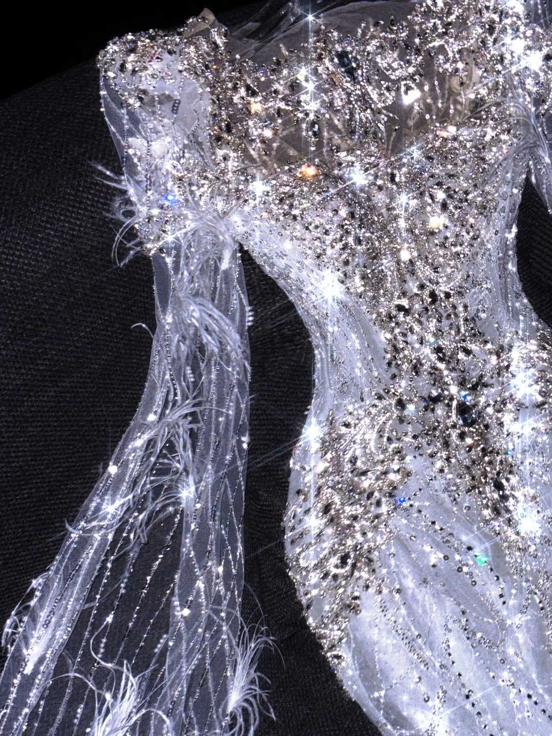 Märchenhaftes Fantasy-Hochzeitskleid im Meerjungfrauenstil mit Pailletten und perlenbesetztem Oberteil, langes Brautkleid, figurbetontes Brautkleid N862