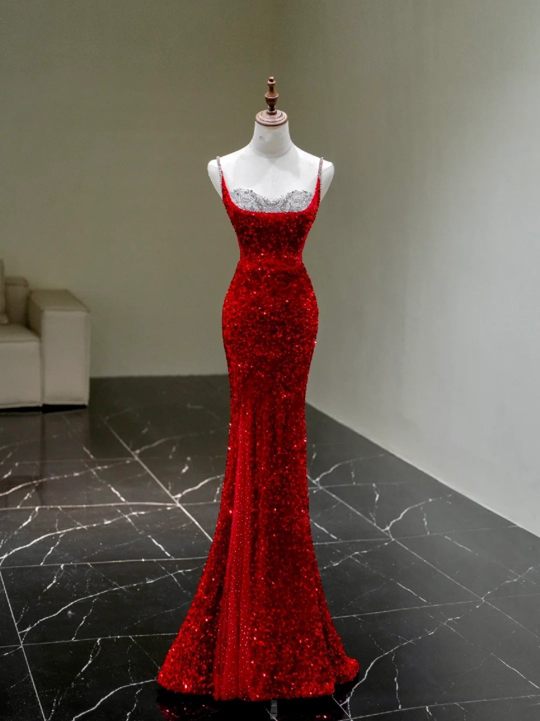 Elegantes, langes Meerjungfrauen-Kleid mit Spaghettiträgern und roten Pailletten – perfekt für Partys und Abschlussbälle – formelles Partykleid N940