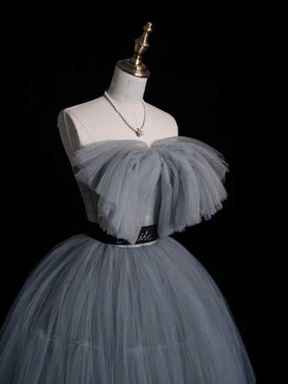 Einfaches, trägerloses, kurzes Ballkleid aus silbergrauem Tüll, ideal für den 16. Geburtstag, den Abschlussball der Mittelschule oder als Cocktailkleid (Modell N954)