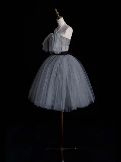 Einfaches, trägerloses, kurzes Ballkleid aus silbergrauem Tüll, ideal für den 16. Geburtstag, den Abschlussball der Mittelschule oder als Cocktailkleid (Modell N954)