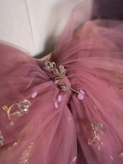 Retro-Etuikleid mit herzförmigem Ausschnitt, rosa Spitze und Tüll mit Schleife, ideal für Partys, Abschlussbälle und festliche Anlässe. N958
