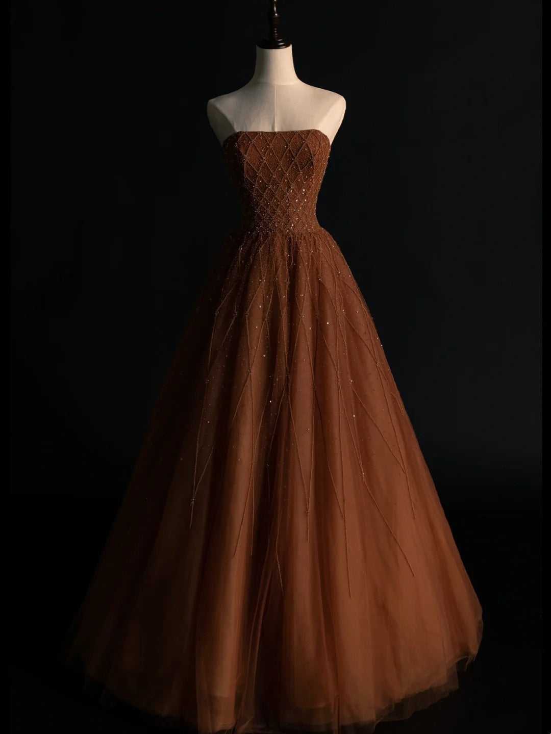 Robe de bal vintage bustier en tulle, années 1950, ornée de perles et de pierres précieuses. Robe de soirée longue, idéale pour un bal de promo ou un 18e anniversaire (N947).