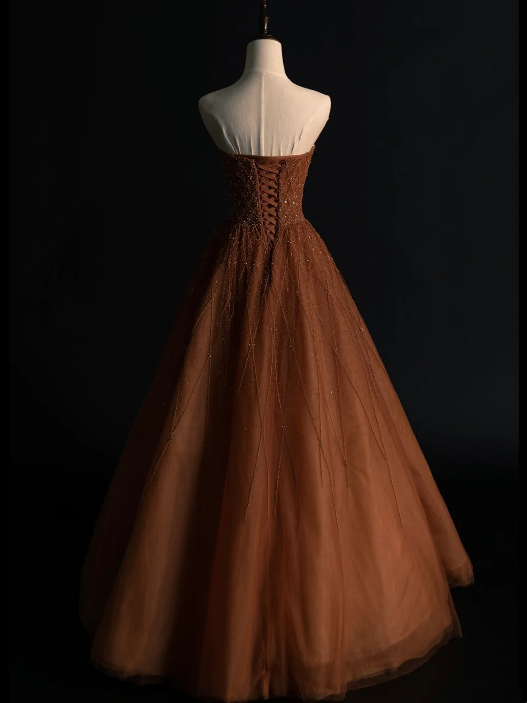 Robe de bal vintage bustier en tulle, années 1950, ornée de perles et de pierres précieuses. Robe de soirée longue, idéale pour un bal de promo ou un 18e anniversaire (N947).