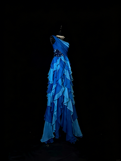Robe de bal longue asymétrique en mousseline bleu roi, coupe trapèze, style années 50, à volants, idéale pour une soirée ou un anniversaire (N967).