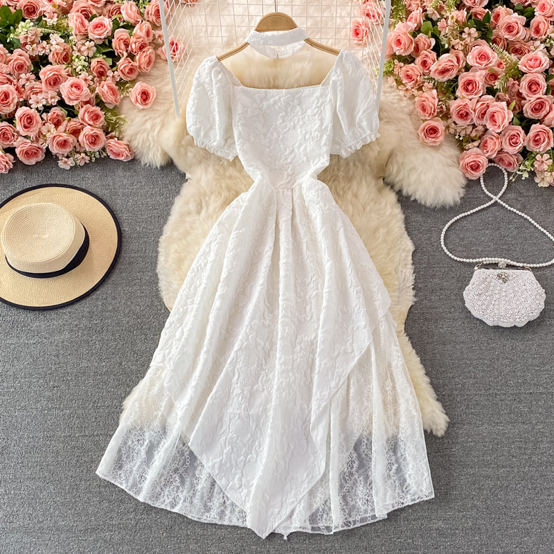 Robe trapèze blanche irrégulière à la mode RF0371