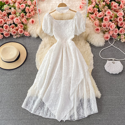 Robe trapèze blanche irrégulière à la mode RF0371