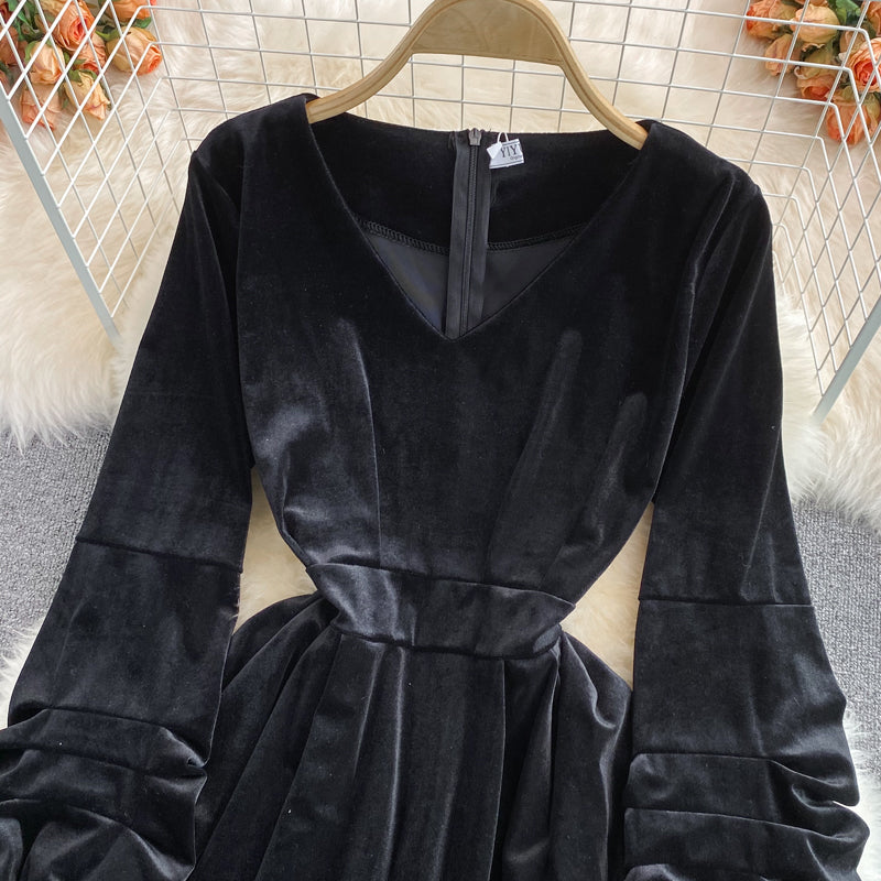 Robe courte noire à col en V, robe tendance noire RF0326