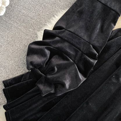 Robe courte noire à col en V, robe tendance noire RF0326