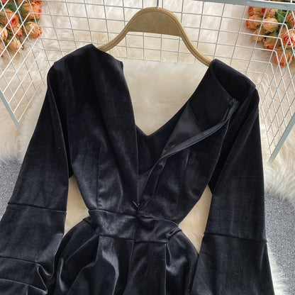 Robe courte noire à col en V, robe tendance noire RF0326