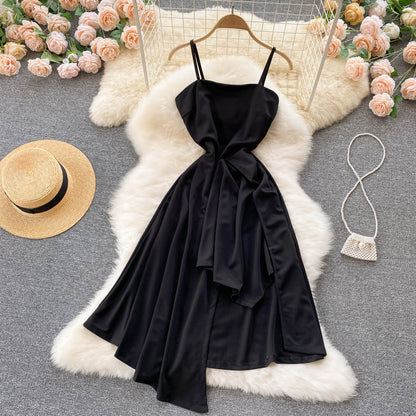 Schwarzes A-Linien-Kleid mit unregelmäßigem Schnitt, modisches Kleid RF0321