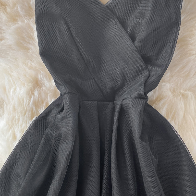 Robe courte en tulle noire à col en V et simple, tenue de soirée RF0312