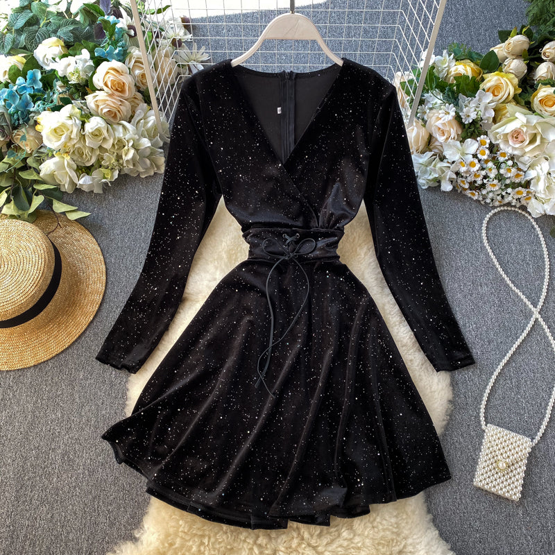 Robe noire à manches longues et col en V, robe tendance RF0306