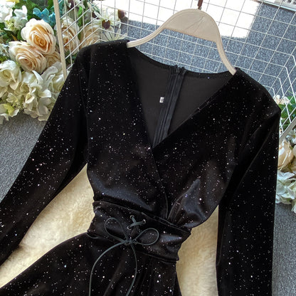 Robe noire à manches longues et col en V, robe tendance RF0306
