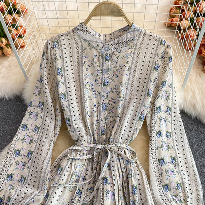 Robe élégante à manches longues et motif floral, coupe trapèze, plissée, RF0285