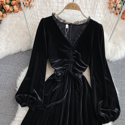 Herbst und Winter Spitzennähte V-Ausschnitt Samtkleid Modekleid RF0278