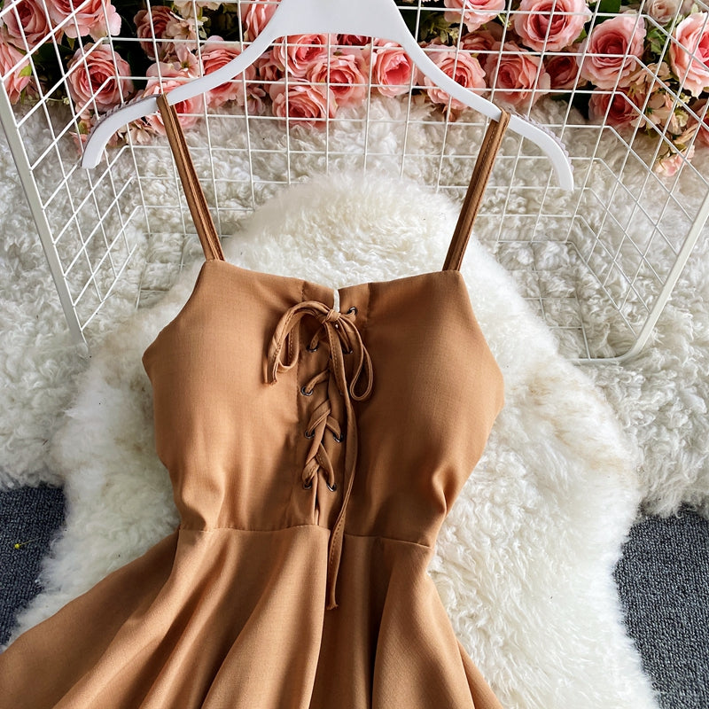 Charmantes, sexy Neckholder-Kleid mit hoher Taille und unregelmäßigem Schnitt RF0273