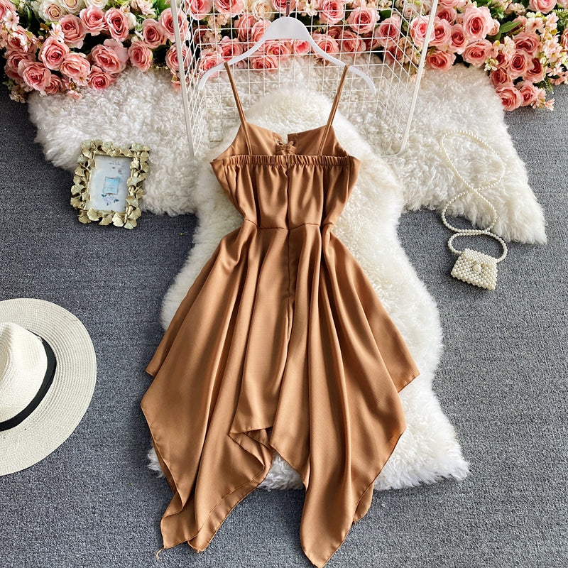 Charmantes, sexy Neckholder-Kleid mit hoher Taille und unregelmäßigem Schnitt RF0273