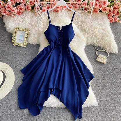 Charmantes, sexy Neckholder-Kleid mit hoher Taille und unregelmäßigem Schnitt RF0273