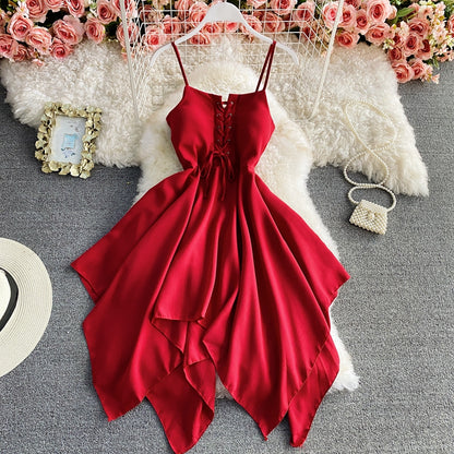 Charmantes, sexy Neckholder-Kleid mit hoher Taille und unregelmäßigem Schnitt RF0273