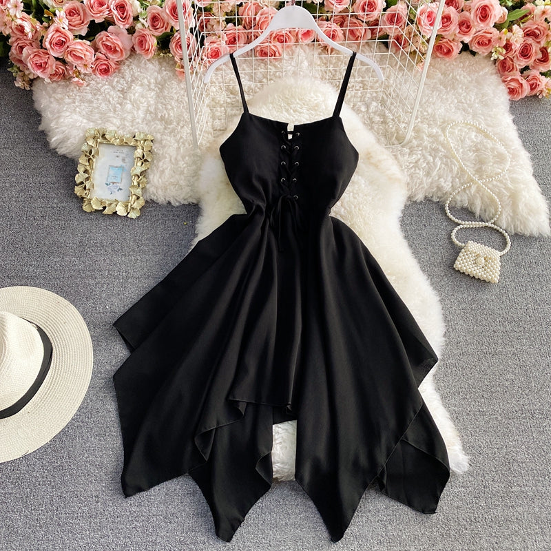 Charmantes, sexy Neckholder-Kleid mit hoher Taille und unregelmäßigem Schnitt RF0273