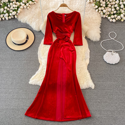 Stilvolles langes Samtkleid mit V-Ausschnitt, modisches Kleid RF0246