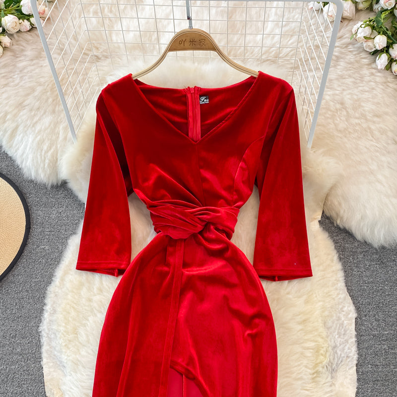 Stilvolles langes Samtkleid mit V-Ausschnitt, modisches Kleid RF0246