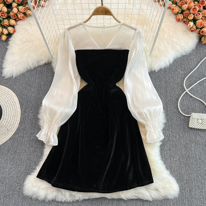 Robe noire à manches longues et col en V avec nœud et jolie robe tendance RF0211