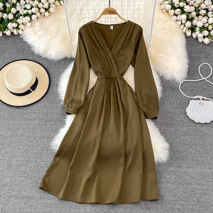 Einfaches Langarmkleid mit V-Ausschnitt, modisches Kleid RF0206