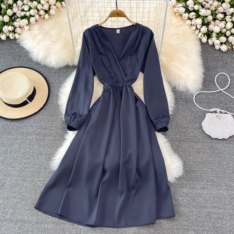 Einfaches Langarmkleid mit V-Ausschnitt, modisches Kleid RF0206