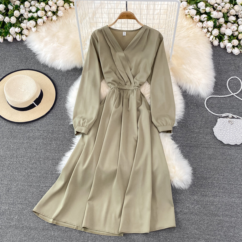 Einfaches Langarmkleid mit V-Ausschnitt, modisches Kleid RF0206