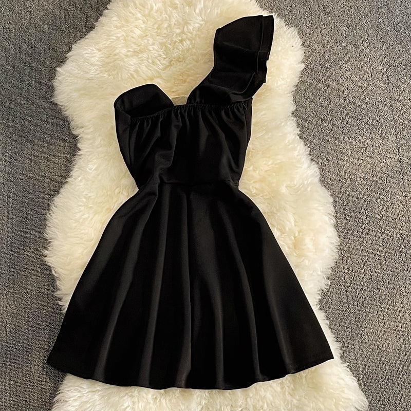 Robe courte trapèze mignonne à une épaule RF0168