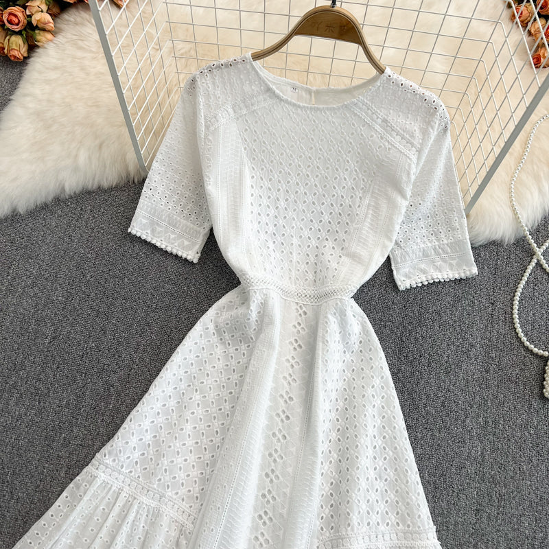 Robe trapèze courte en dentelle blanche à la mode RF0162