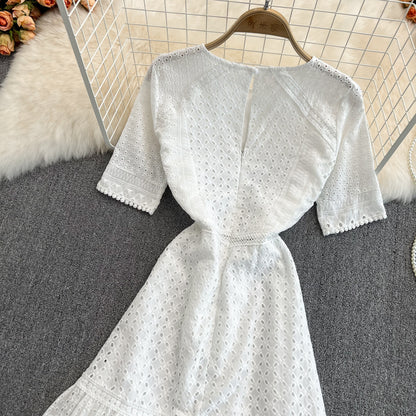 Robe trapèze courte en dentelle blanche à la mode RF0162