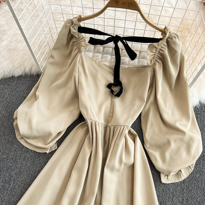 Süßes Kleid mit Schleife und Puffärmeln RF0127