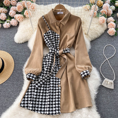 Stilvolles Langarmkleid mit Hahnentrittmuster und Kontrast RF0107