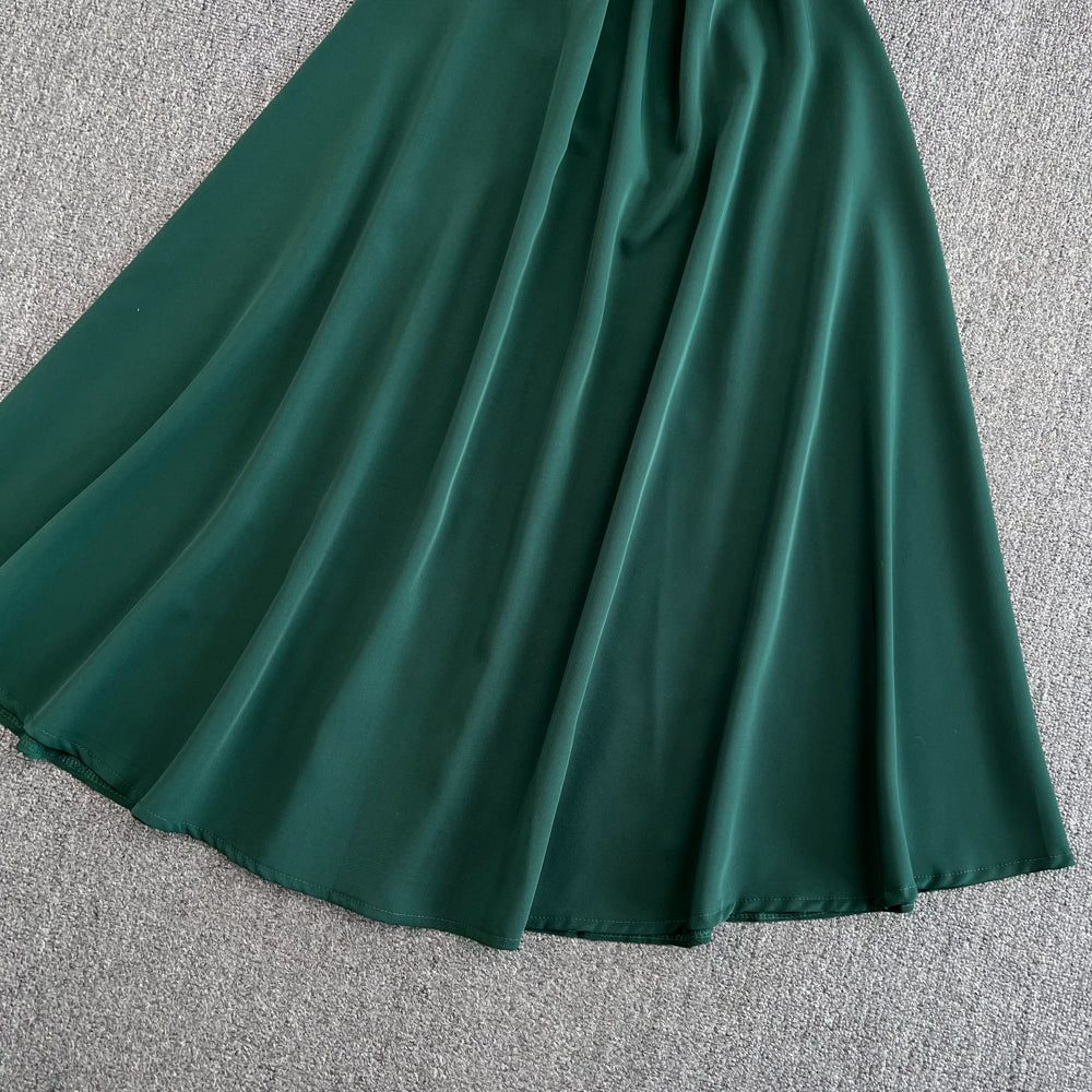 Einfaches kurzes Kleid mit V-Ausschnitt, modisches Mädchenkleid RF0082