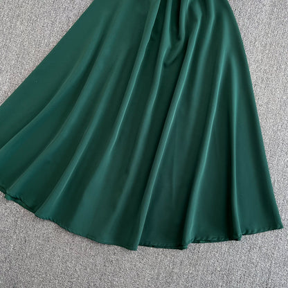 Einfaches kurzes Kleid mit V-Ausschnitt, modisches Mädchenkleid RF0082