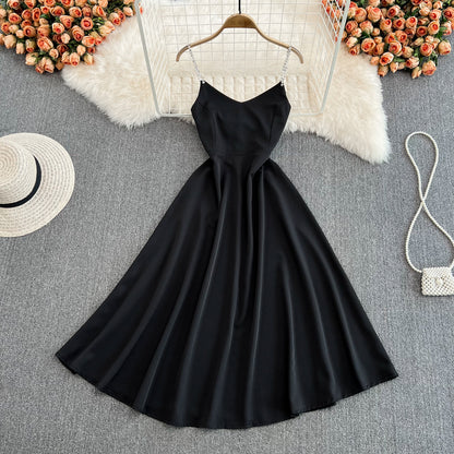 Einfaches kurzes Kleid mit V-Ausschnitt, modisches Mädchenkleid RF0082