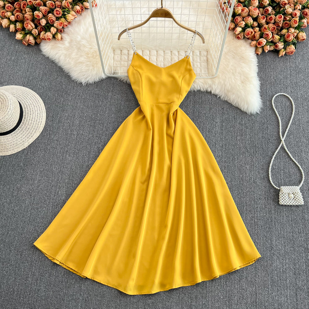 Einfaches kurzes Kleid mit V-Ausschnitt, modisches Mädchenkleid RF0082