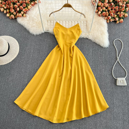 Einfaches kurzes Kleid mit V-Ausschnitt, modisches Mädchenkleid RF0082