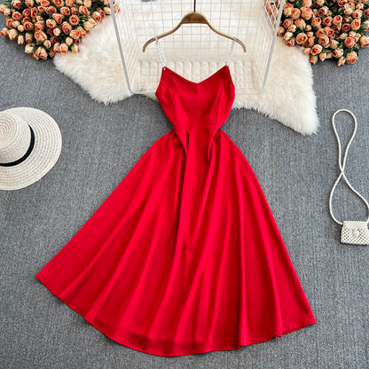 Einfaches kurzes Kleid mit V-Ausschnitt, modisches Mädchenkleid RF0082