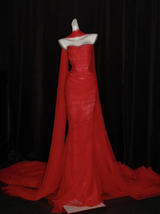 Atemberaubendes, langes Meerjungfrauen-Abendkleid aus rotem Tüll mit Schal und Herzausschnitt – Inspiration für Prinzessinnen-Abschlusskleider N1087