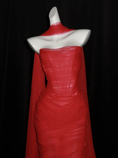 Atemberaubendes, langes Meerjungfrauen-Abendkleid aus rotem Tüll mit Schal und Herzausschnitt – Inspiration für Prinzessinnen-Abschlusskleider N1087